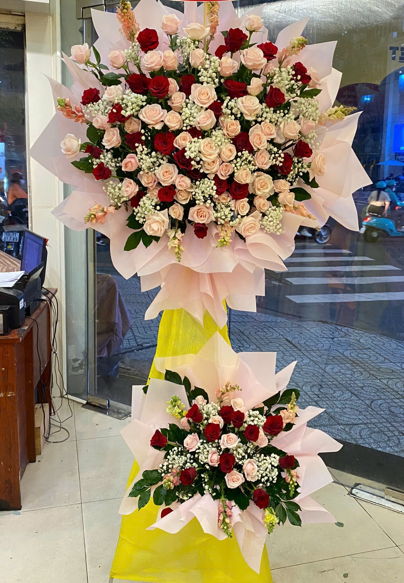 Kệ Hoa Khai Trương 2 Tầng Đường Phạm Văn Chiêu Gò Vấp