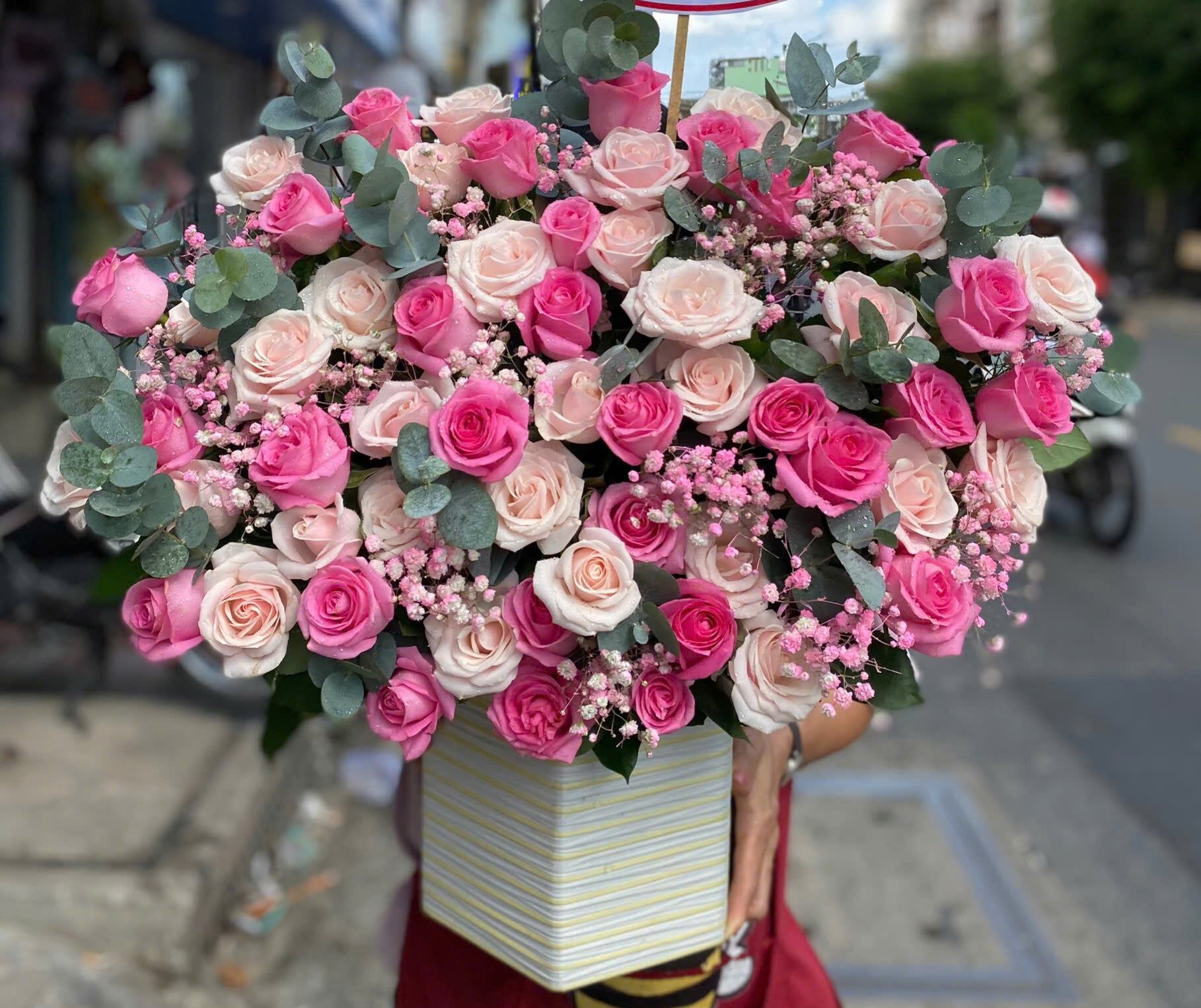 Hộp Hoa Giao Quận 4 – Giao Hoa Tận Nơi