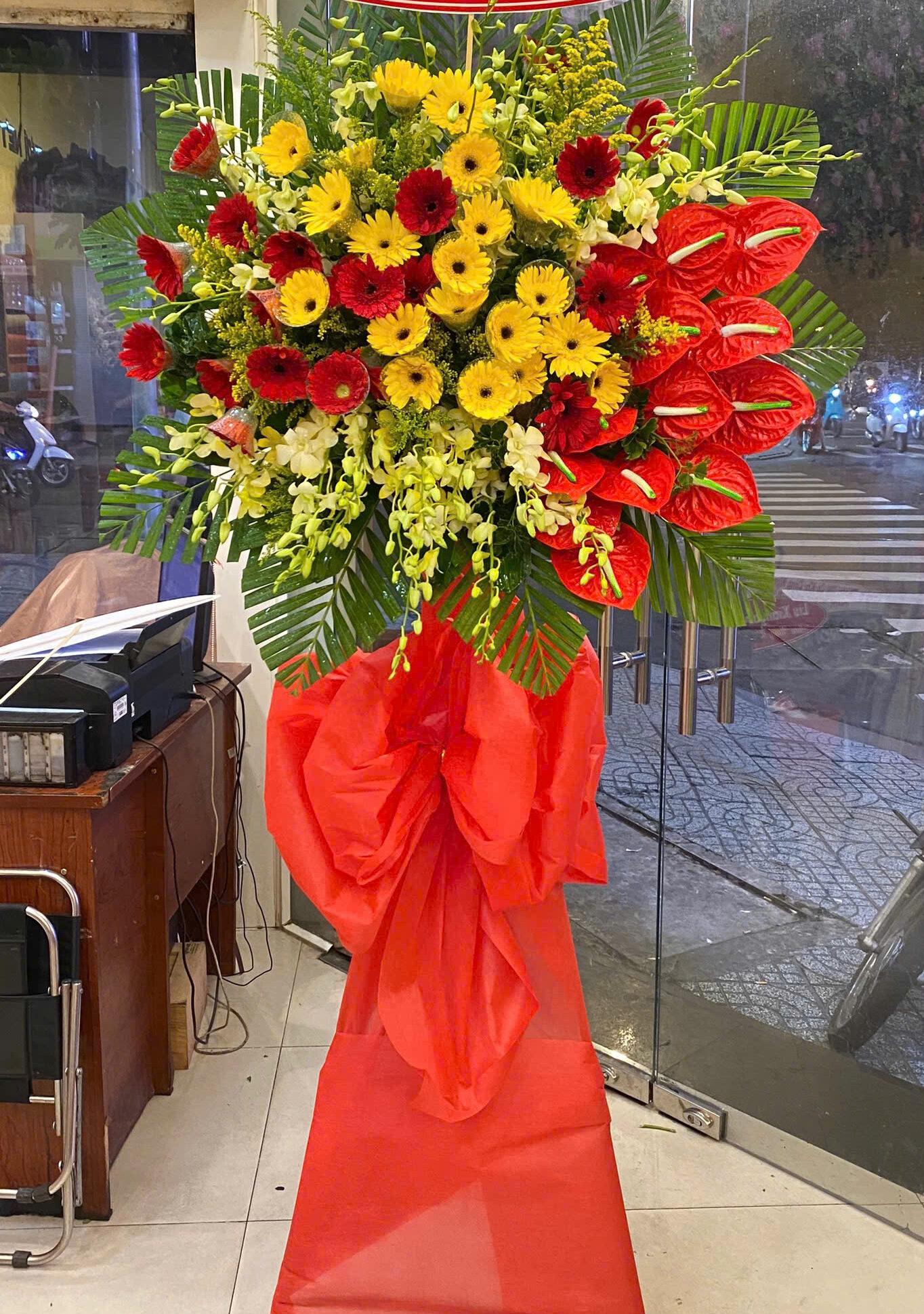 Kệ Hoa Khai Trương 1 Tầng Quận 7 – Freeship – Giao Trong Ngày