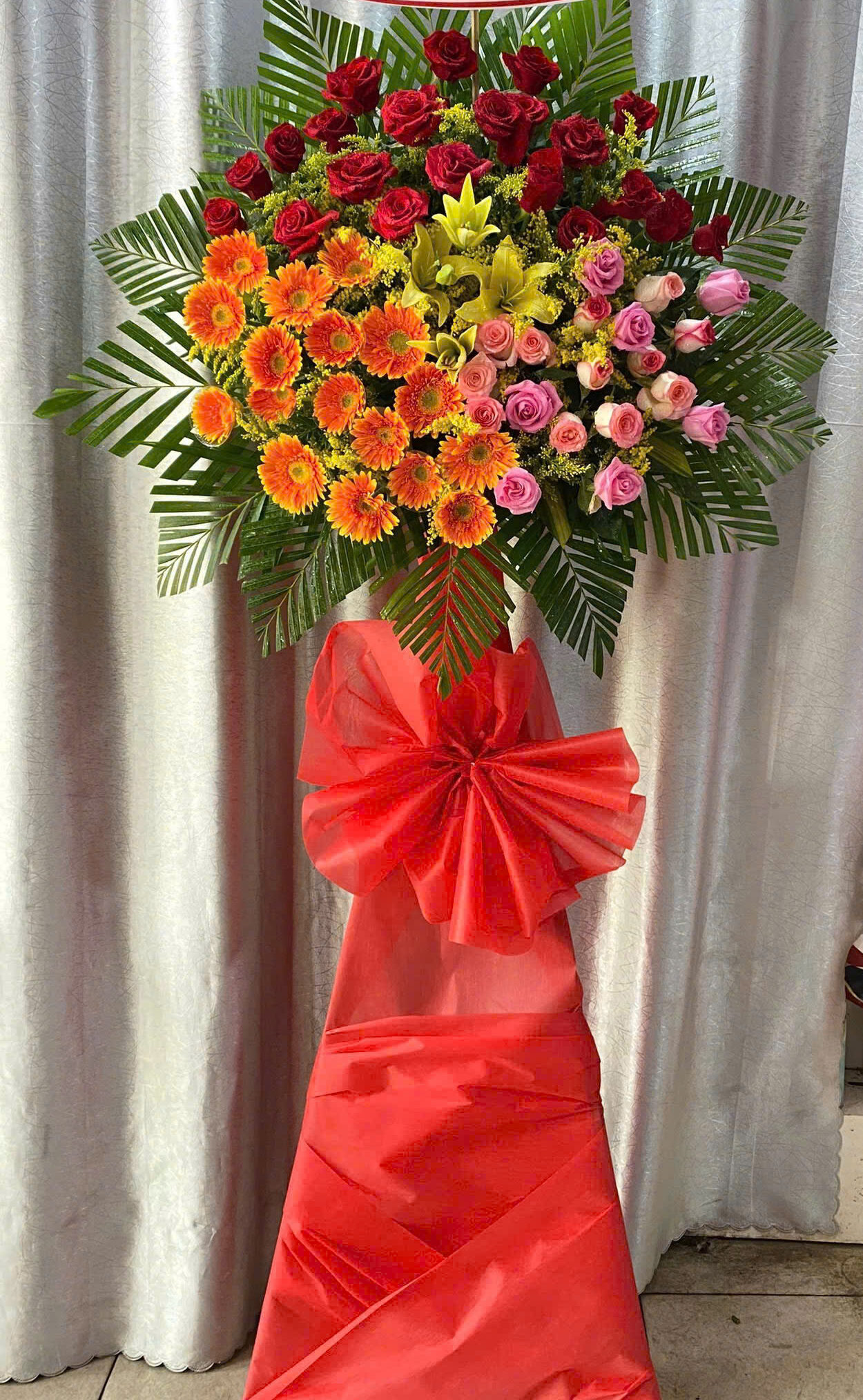 Kệ Hoa Khai Trương 1 Tầng Đường Điện Biên Phủ Bình Thạnh – Giao Nhanh 60 Phút